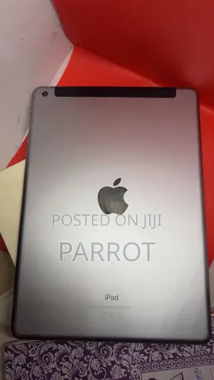 Apple iPad 9.7 32 GB Gray