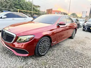 Mercedes-Benz E300 2018 Red
