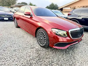 Mercedes-Benz E300 2018 Red