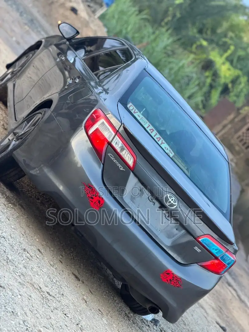 Toyota Camry SE 4dr Sedan (2.5L 4cyl 6A) 2014 Gray