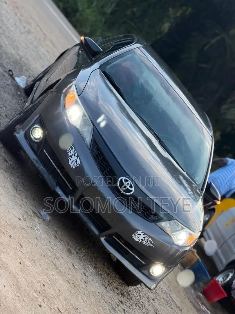 Toyota Camry SE 4dr Sedan (2.5L 4cyl 6A) 2014 Gray