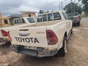 Toyota Hilux Revo Double Cab Deisel 2.8 AWD 2017 White