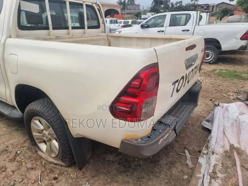 Toyota Hilux Revo Double Cab Deisel 2.8 AWD 2017 White
