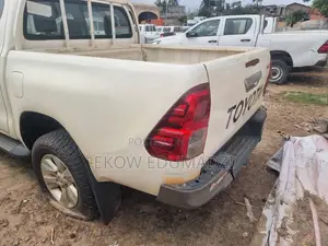 Toyota Hilux Revo Double Cab Deisel 2.8 AWD 2017 White