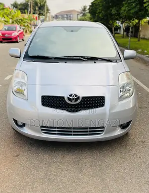 Toyota Yaris Base Hatchback 5dr 2010 Silver