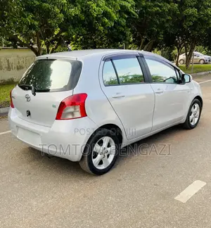 Toyota Yaris Base Hatchback 5dr 2010 Silver