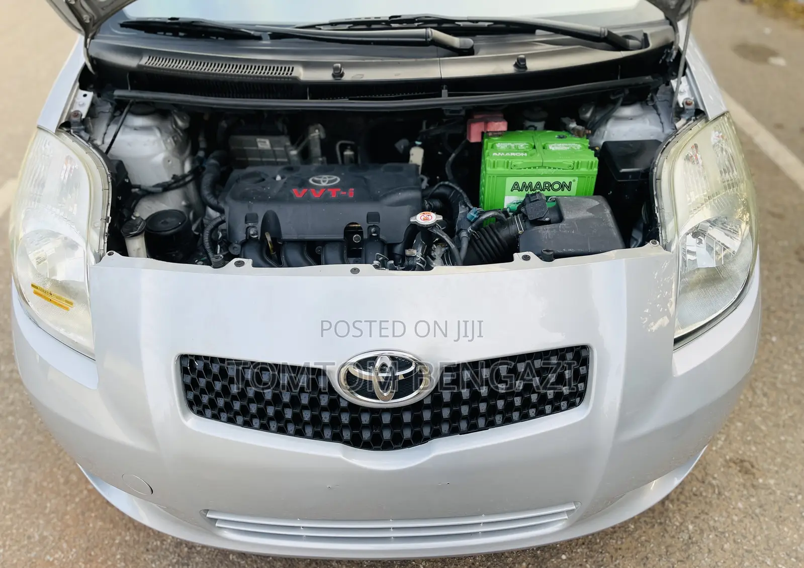Toyota Yaris Base Hatchback 5dr 2010 Silver
