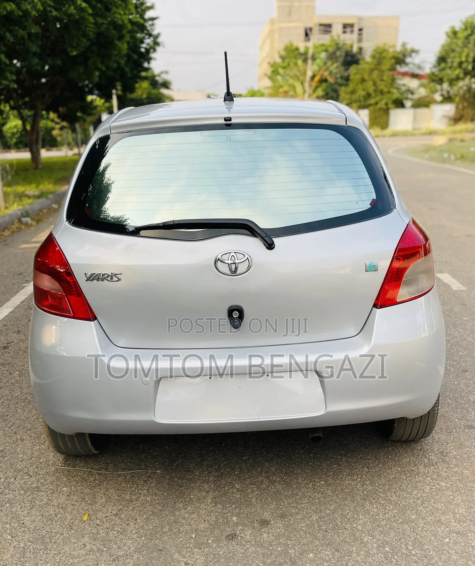 Toyota Yaris Base Hatchback 5dr 2010 Silver