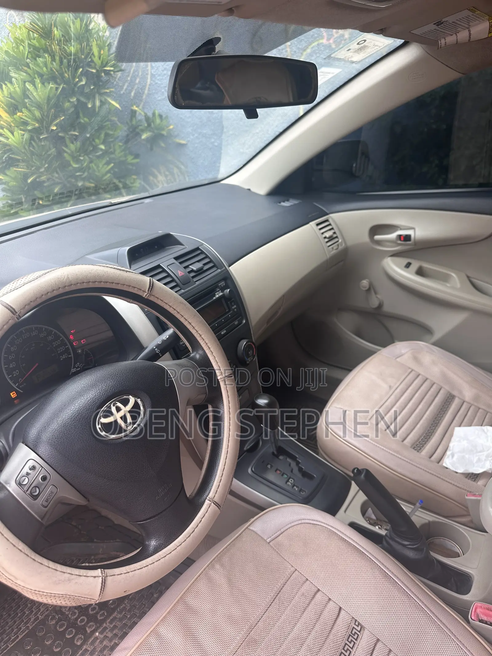 Toyota Corolla LE 4dr Sedan (1.8L 4cyl 4A) 2013 Gold