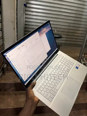 New Laptop HP Envy 17 16GB Intel Core i5 SSD 512GB