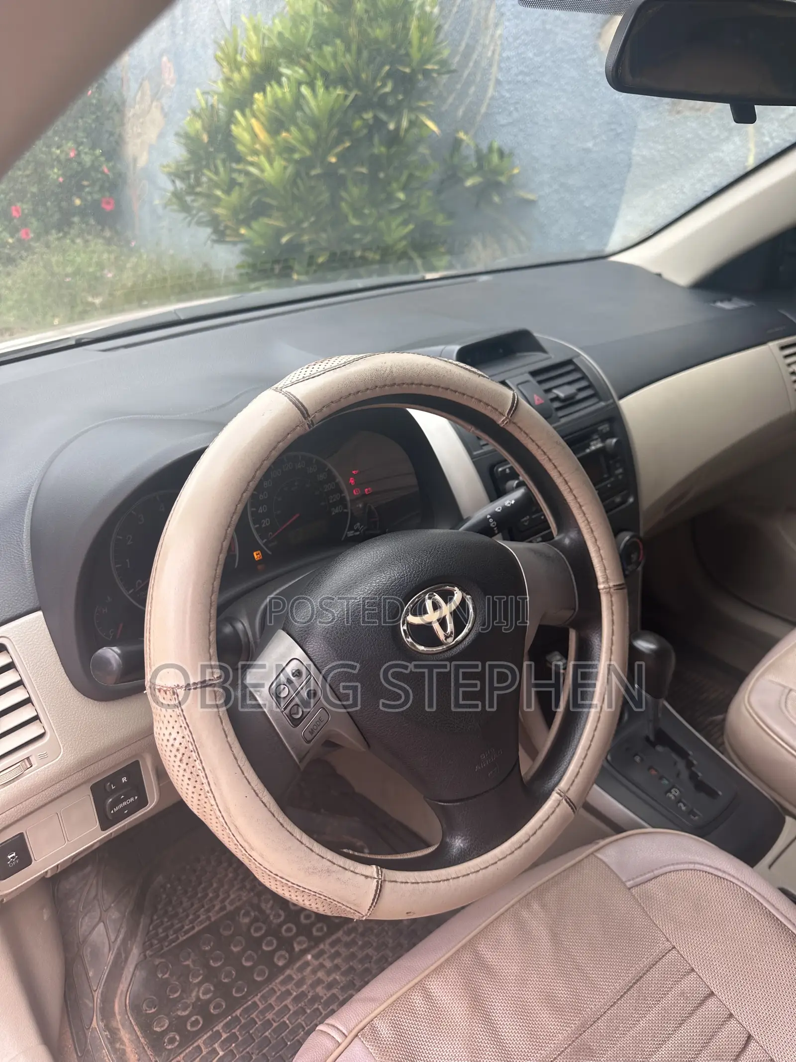 Toyota Corolla LE 4dr Sedan (1.8L 4cyl 4A) 2013 Gold