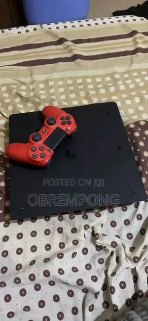 PS4 Slim With One Controller