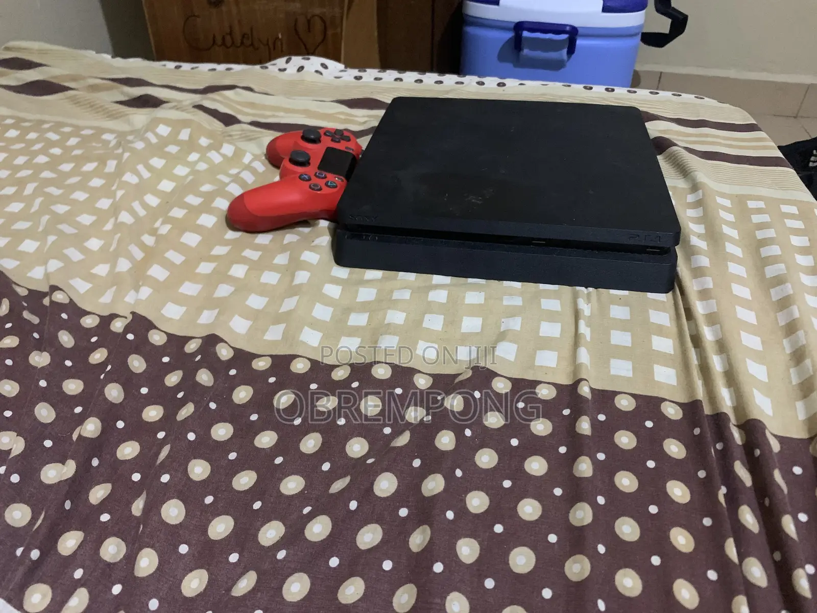 PS4 Slim With One Controller