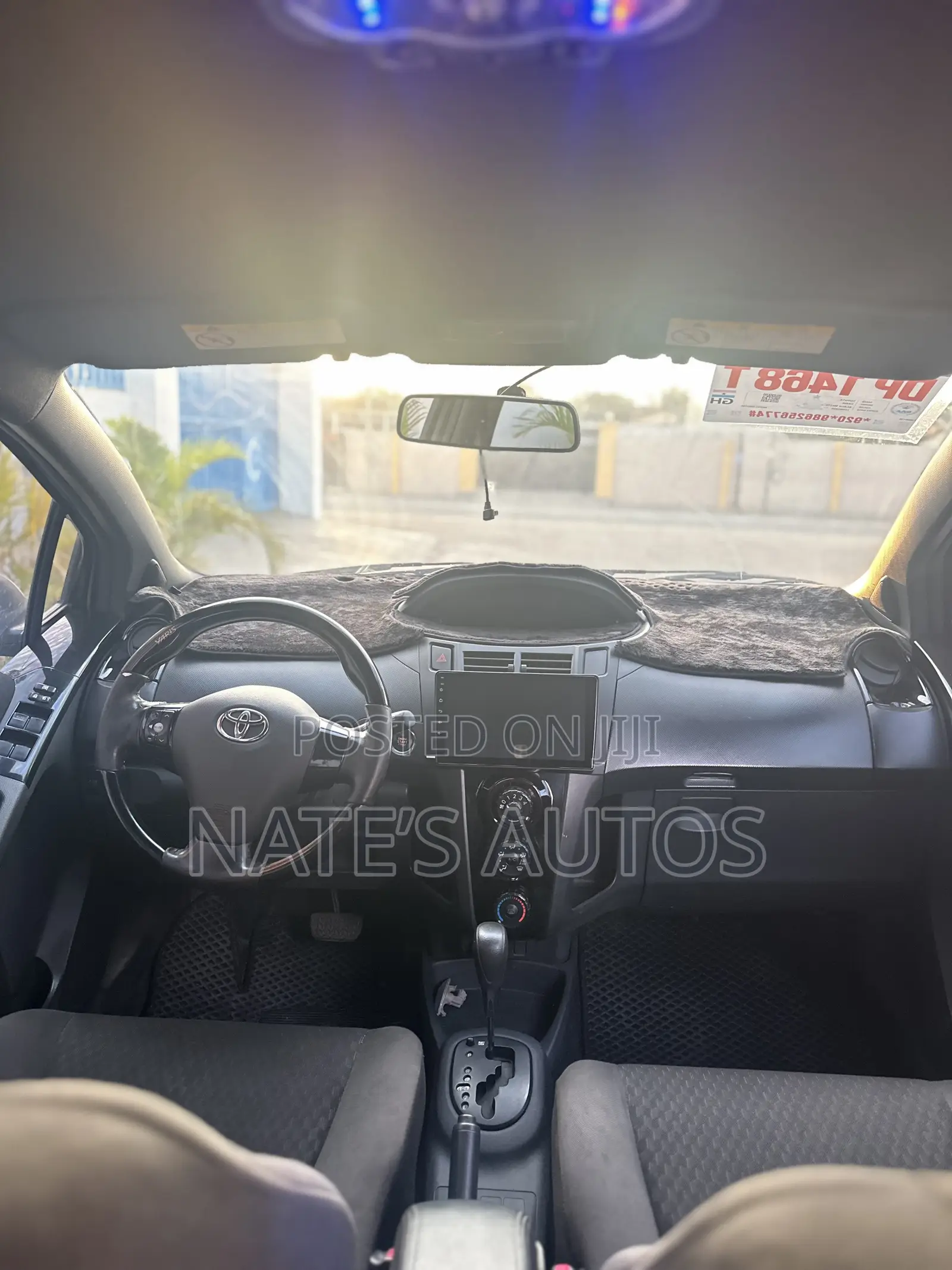 Toyota Yaris Base Hatchback 5dr 2010 Silver