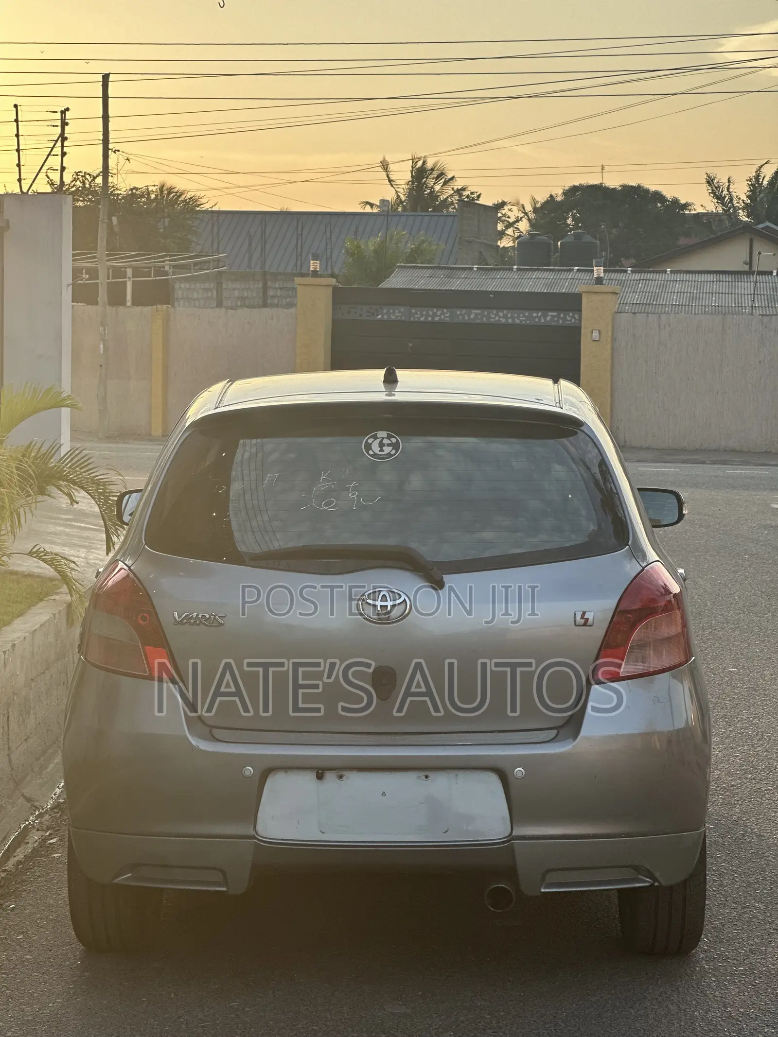 Toyota Yaris Base Hatchback 5dr 2010 Silver
