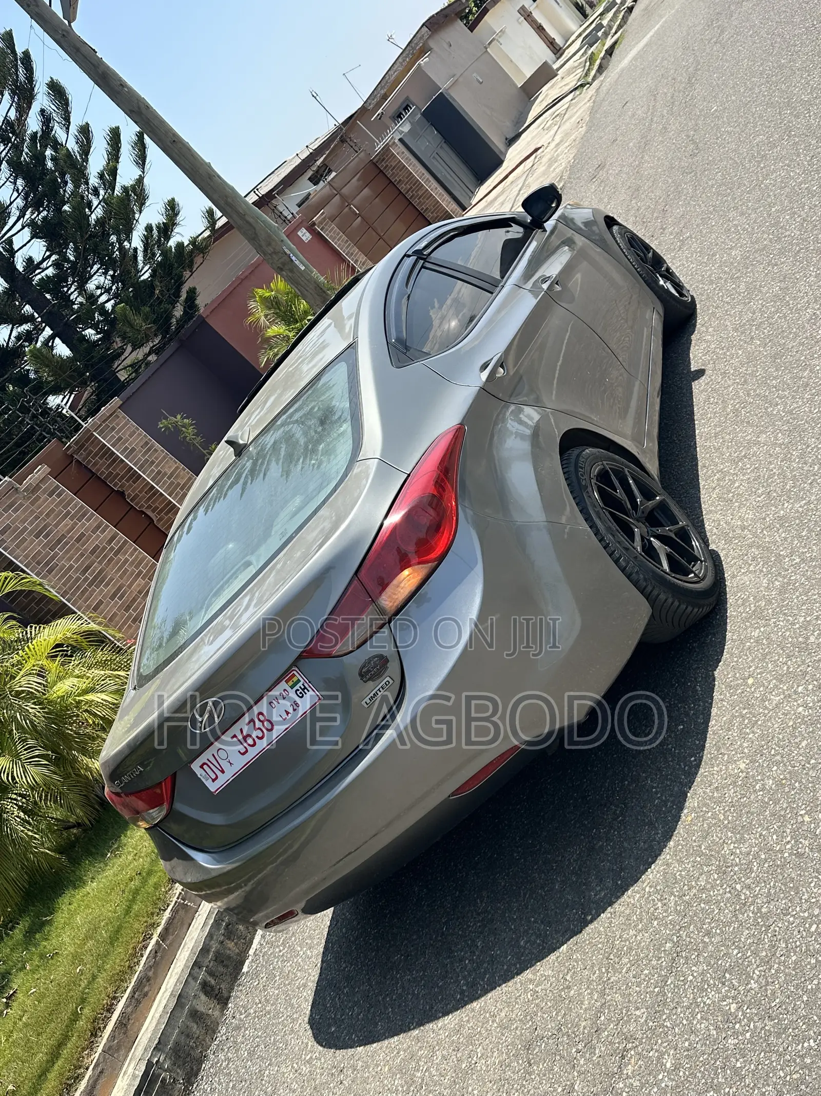 Hyundai Elantra Limited Sedan FWD (1.8L 4cyl 6A) 2013 Gray