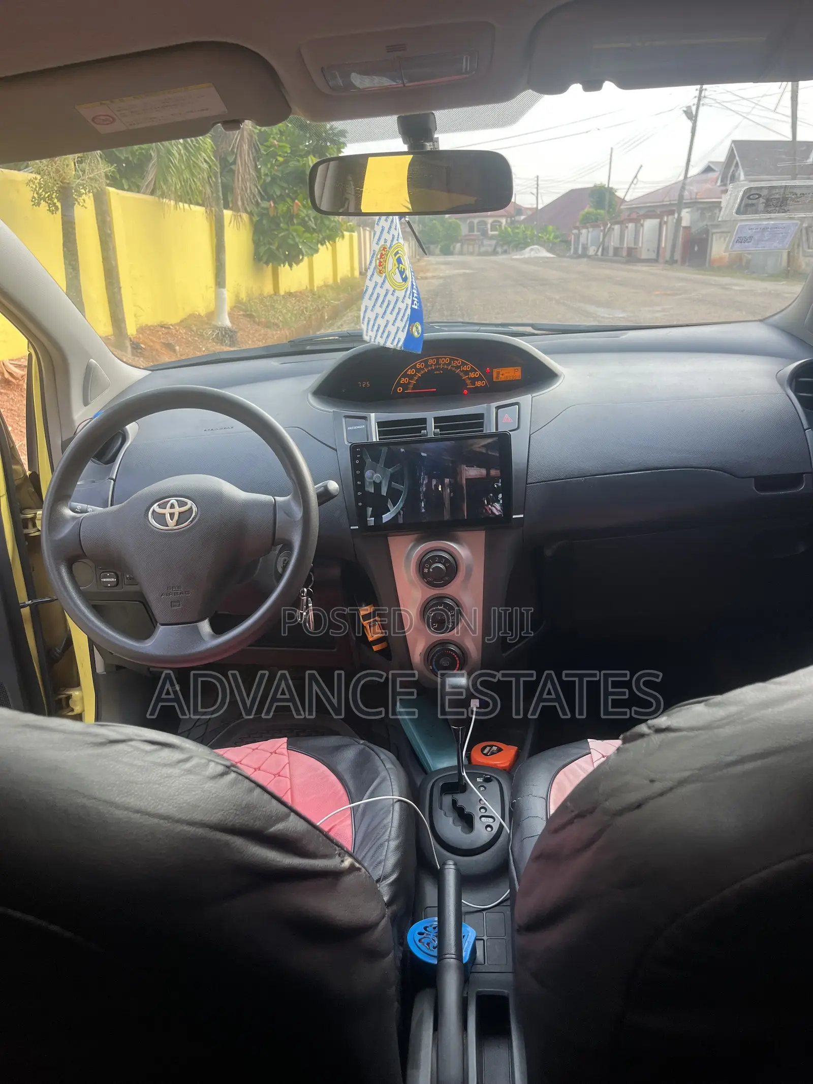 Toyota Vitz 1.3 FWD 5dr 2010 Yellow