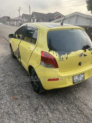 Toyota Vitz 1.3 FWD 5dr 2010 Yellow