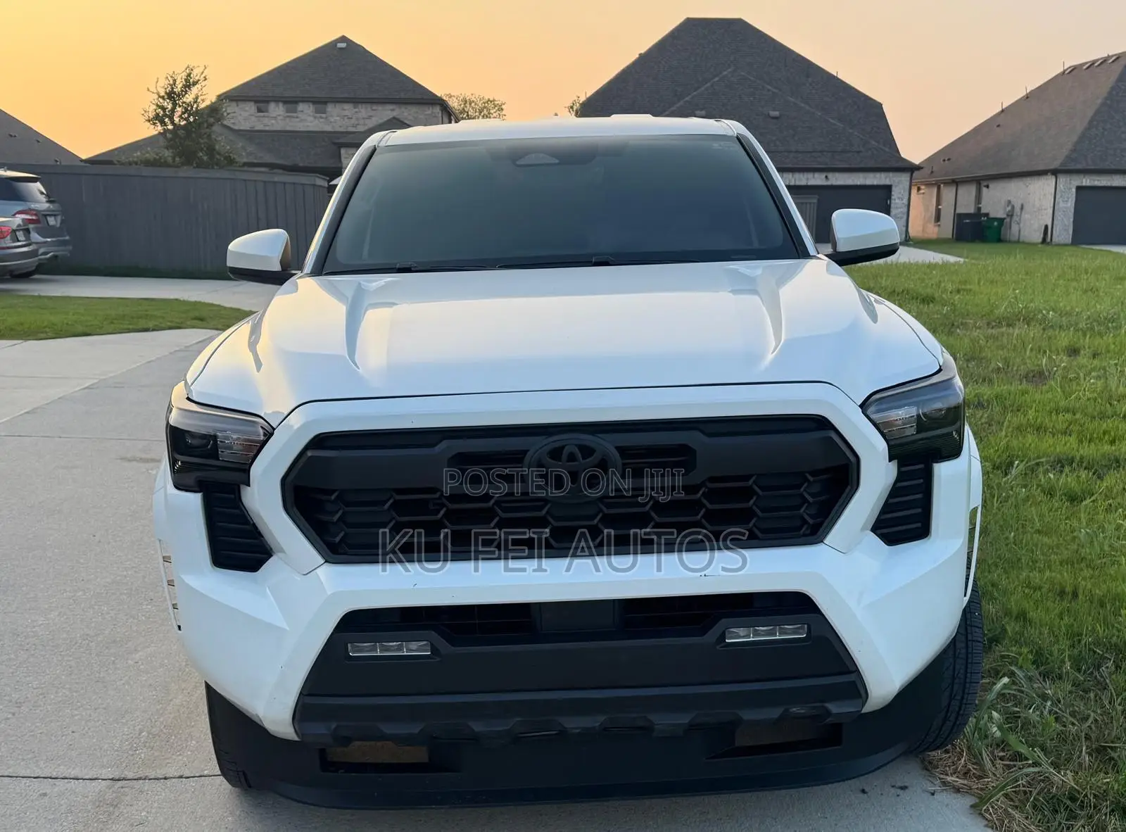 Toyota Tacoma SR5 Double Cab 6.1 ft. SB 2025 White