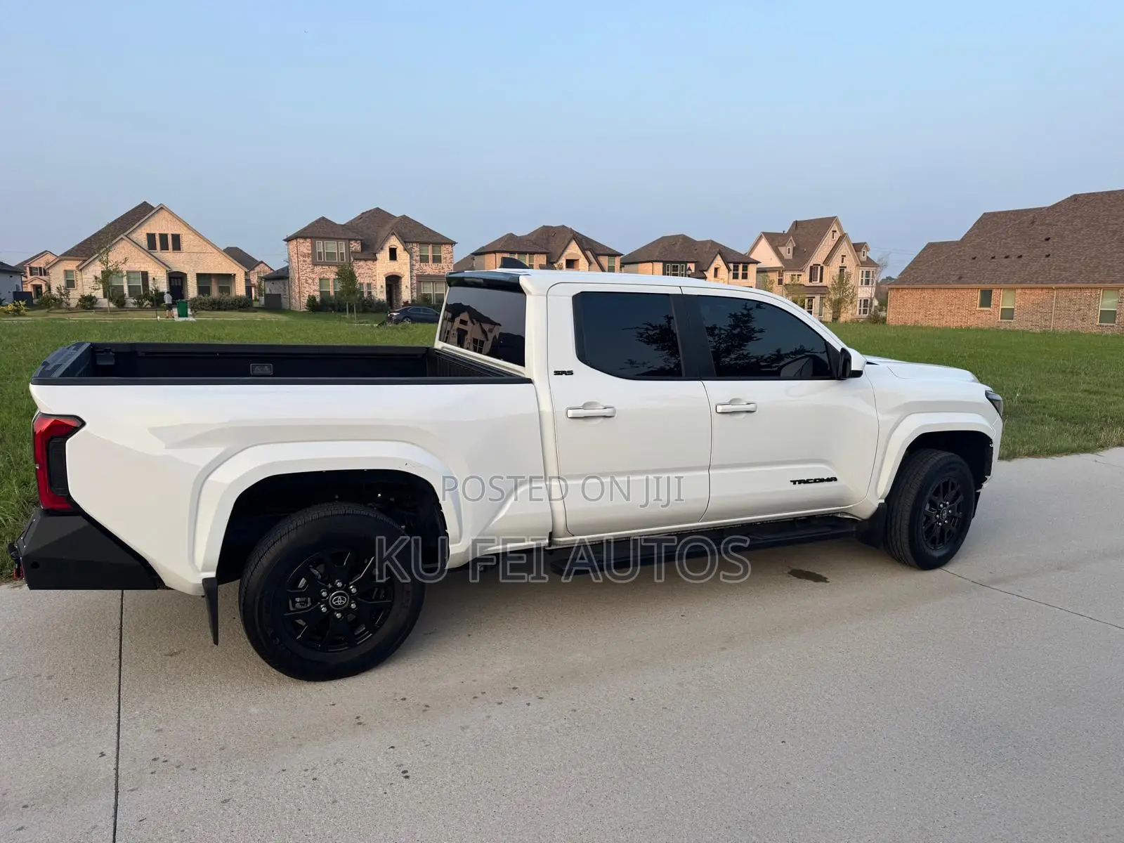 Toyota Tacoma SR5 Double Cab 6.1 ft. SB 2025 White