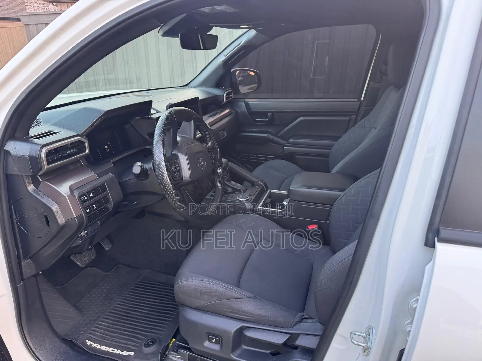 Toyota Tacoma SR5 Double Cab 6.1 ft. SB 2025 White