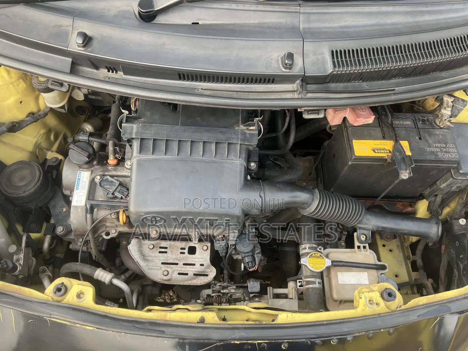 Toyota Vitz 1.3 FWD 5dr 2010 Yellow
