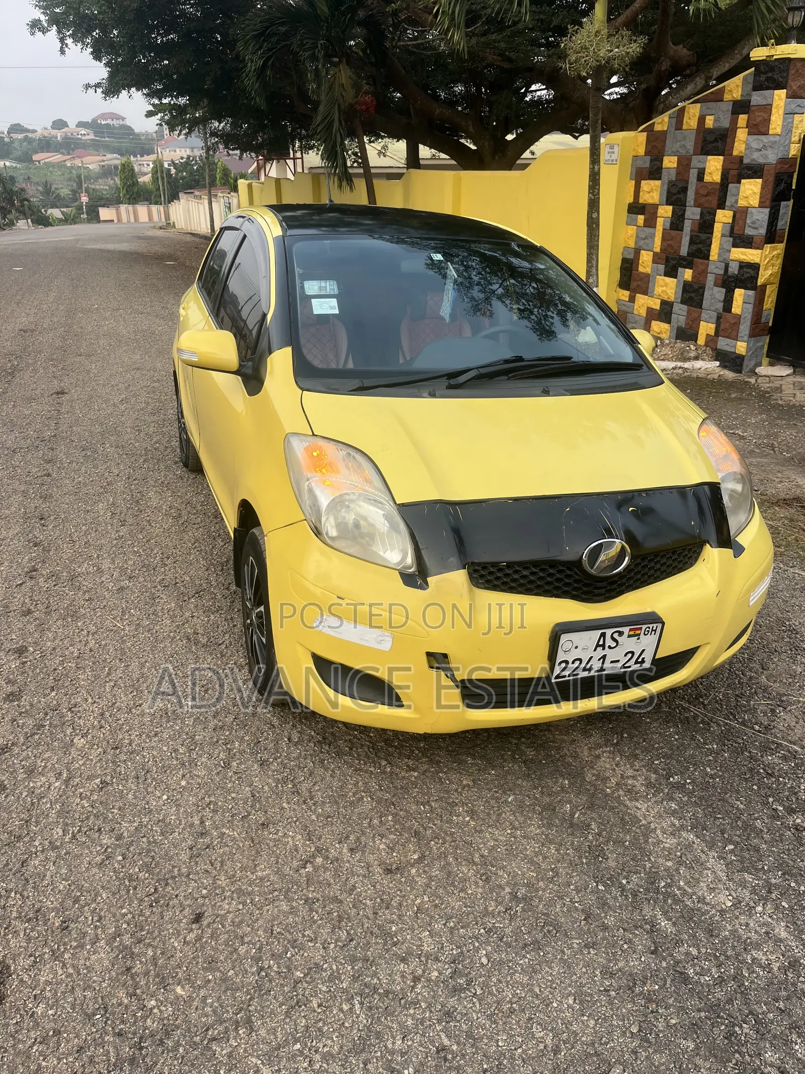 Toyota Vitz 1.3 FWD 5dr 2010 Yellow