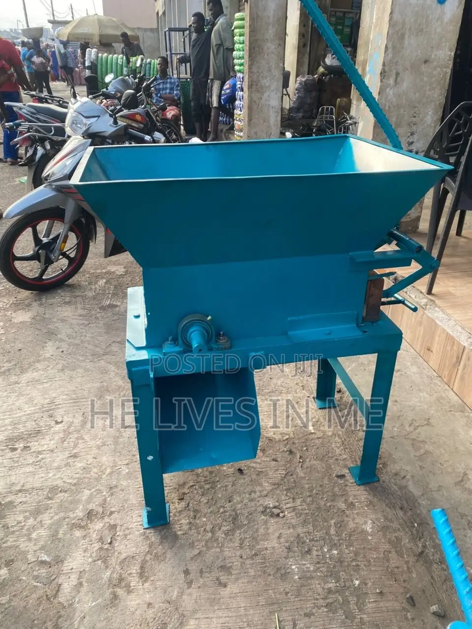 Cassava Grinding / Grata