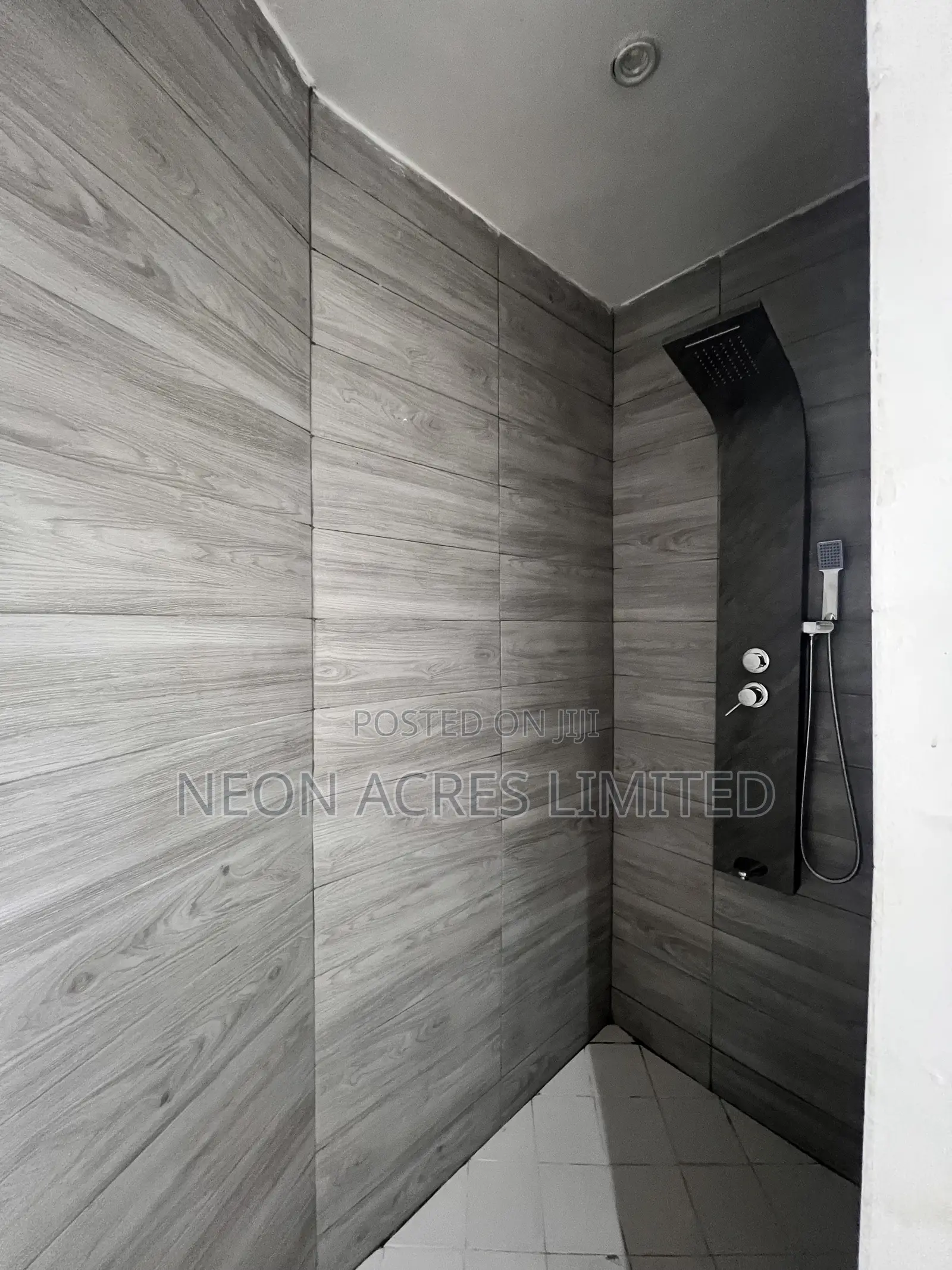 2bdrm House in Neon Boulevard, Nmai-Dzorn for sale