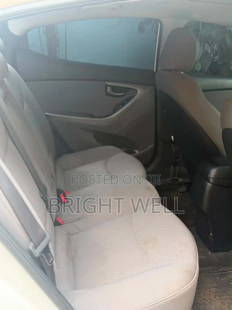 Hyundai Elantra SE 4dr Sedan (1.8L 4cyl 6A) 2014 White
