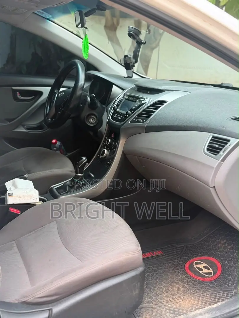 Hyundai Elantra SE 4dr Sedan (1.8L 4cyl 6A) 2014 White