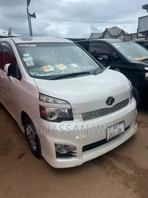 Toyota Voxy Z G's 2WD 8-Seater 2012 White