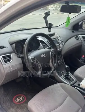 Hyundai Elantra SE 4dr Sedan (1.8L 4cyl 6A) 2014 White