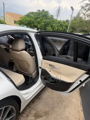 BMW 330i 2019 White