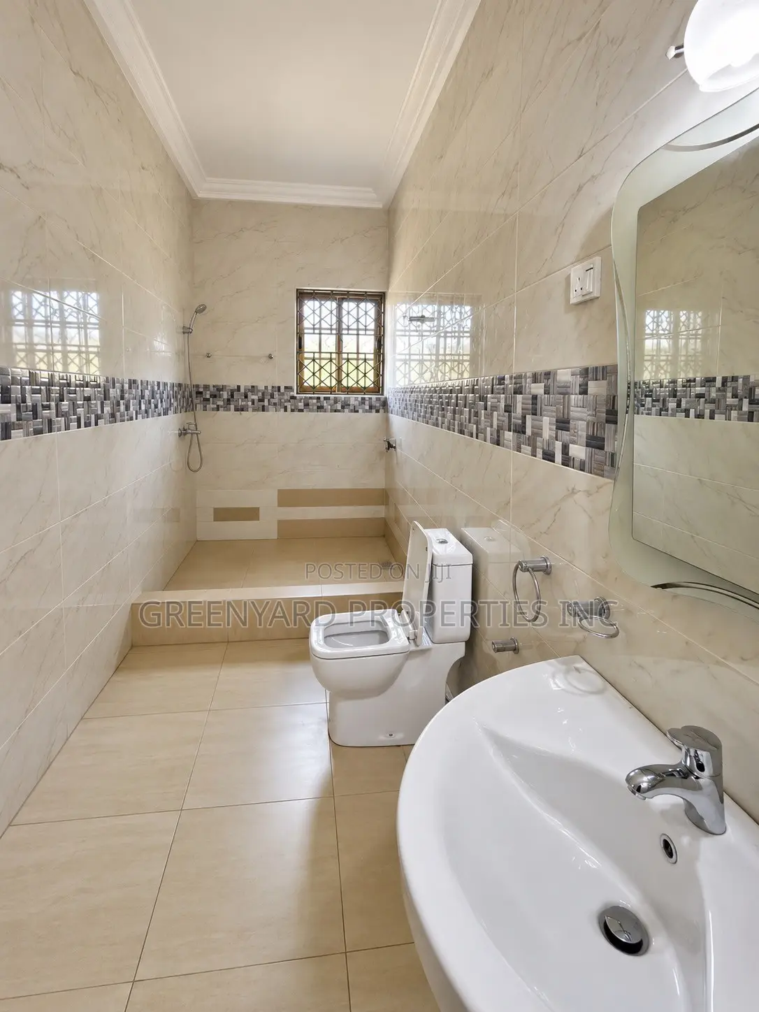 5bdrm House in American House, East Legon for rent