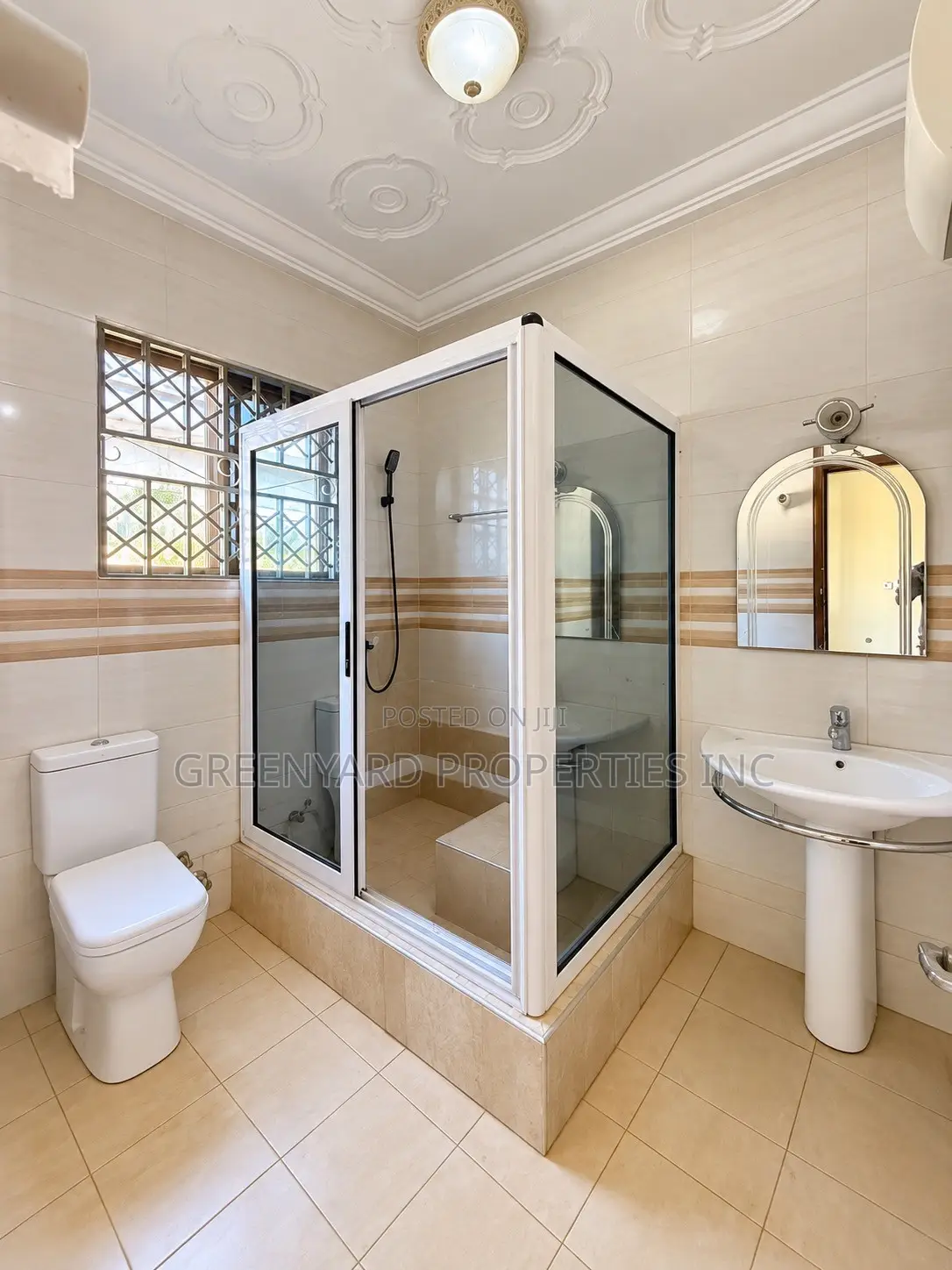 5bdrm House in American House, East Legon for rent