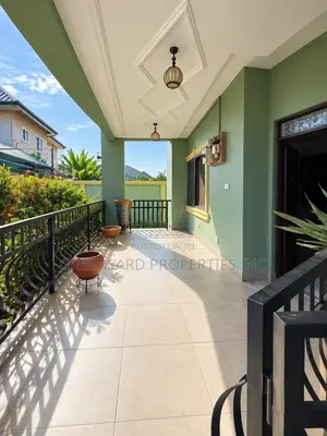 5bdrm House in American House, East Legon for rent