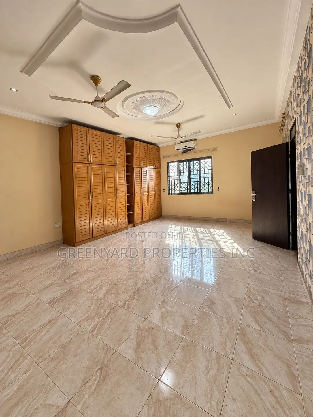 5bdrm House in American House, East Legon for rent