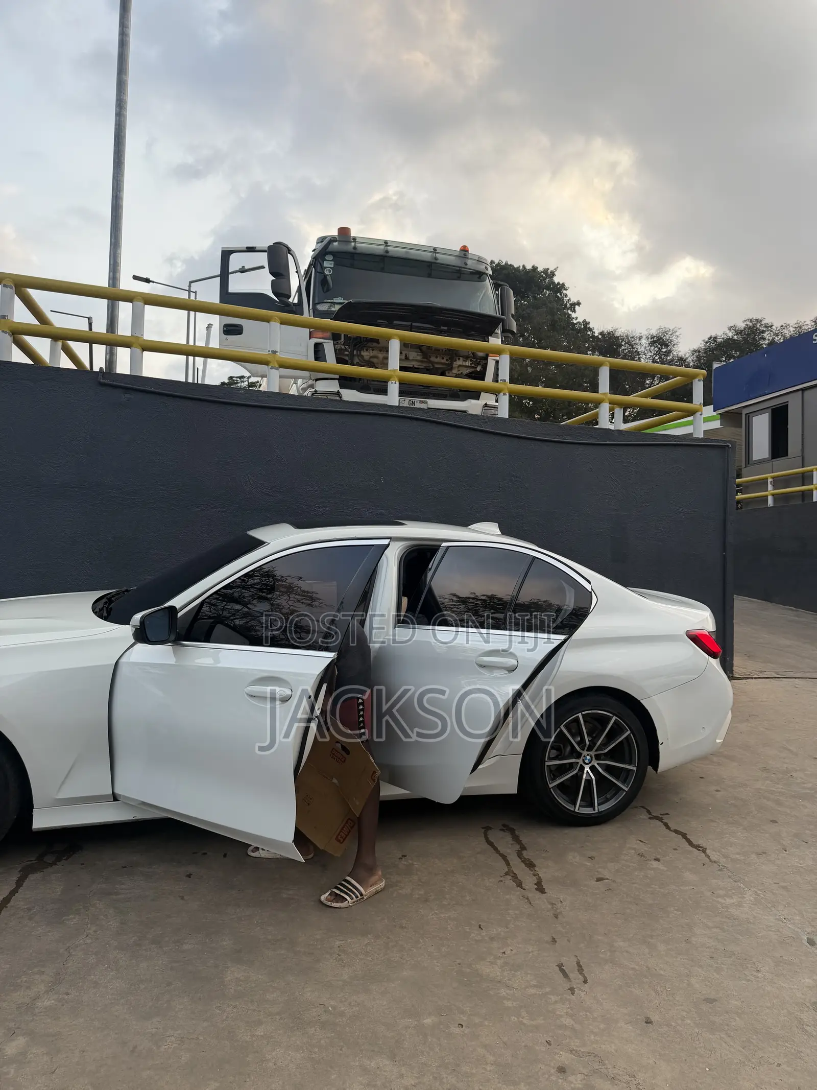 BMW 330i 2019 White