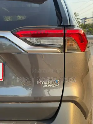 Toyota RAV4 XLE Premium AWD 2024 Gray