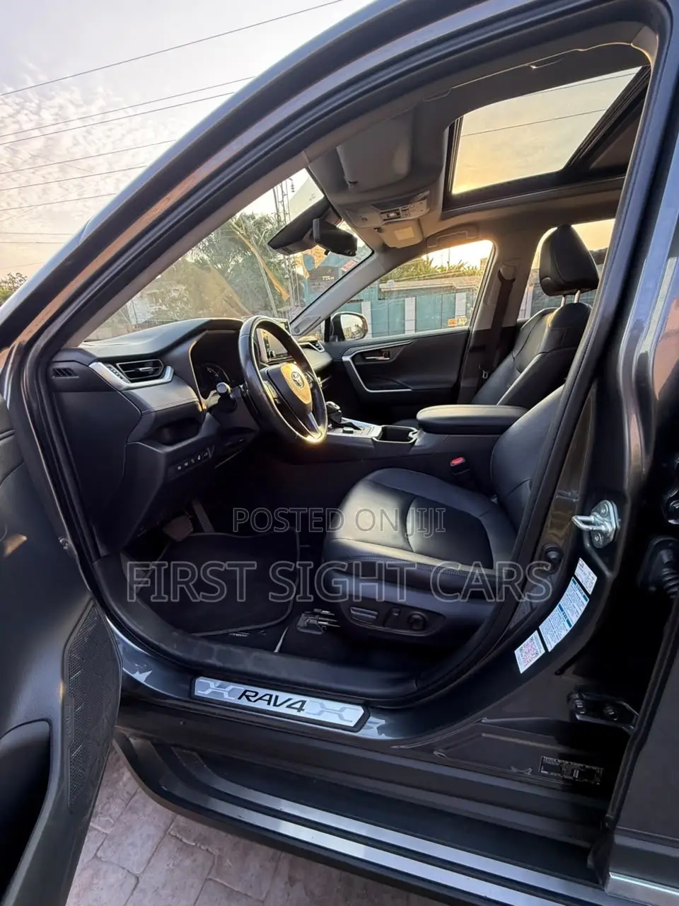 Toyota RAV4 XLE Premium AWD 2024 Gray