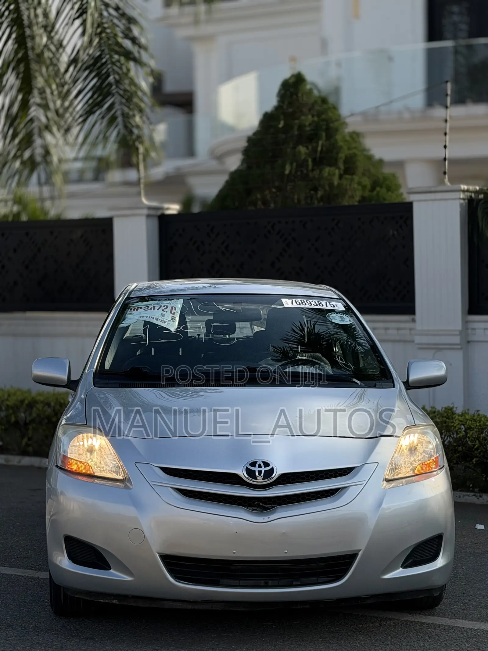 Toyota Yaris Base Sedan 4dr 2010 Silver