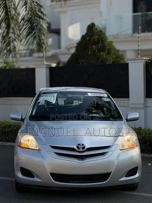Toyota Yaris Base Sedan 4dr 2010 Silver