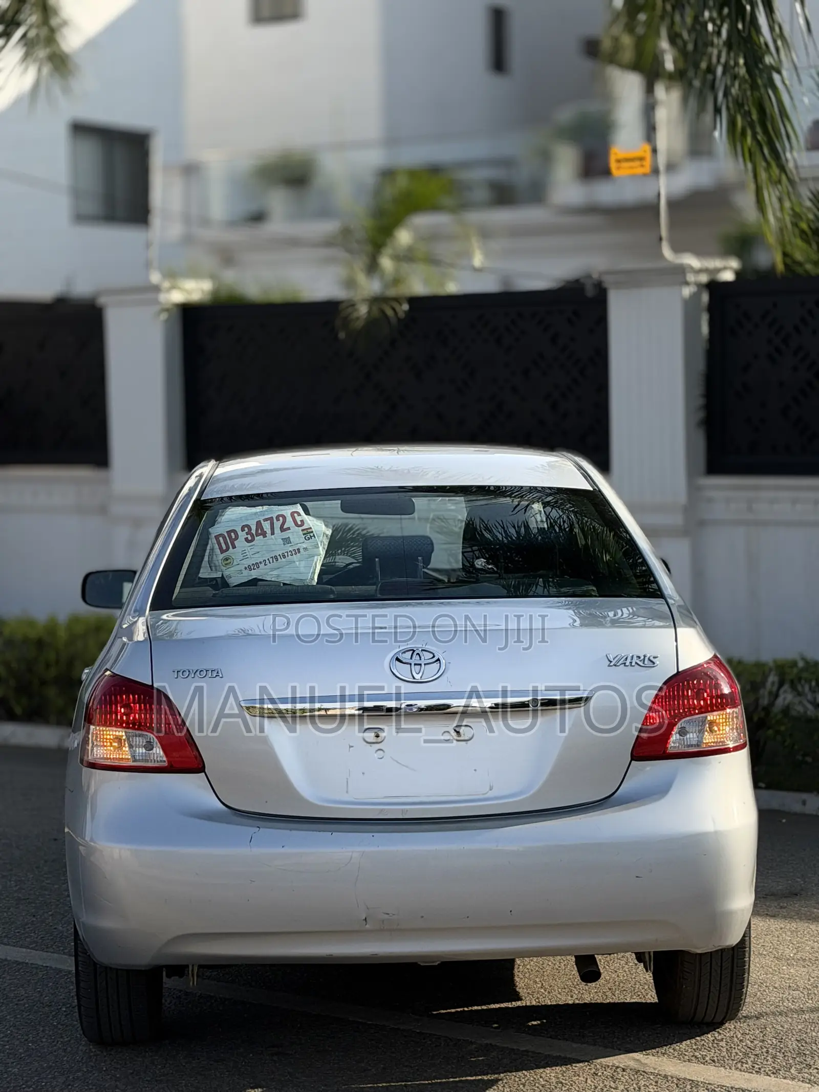 Toyota Yaris Base Sedan 4dr 2010 Silver