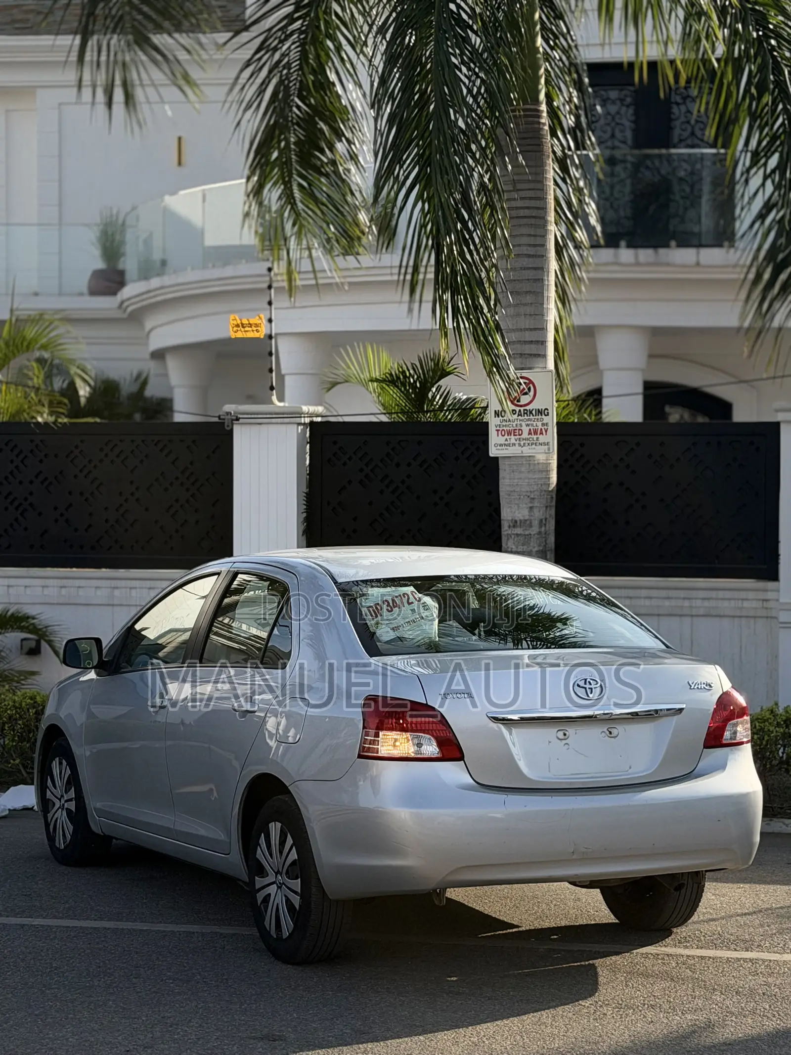 Toyota Yaris Base Sedan 4dr 2010 Silver