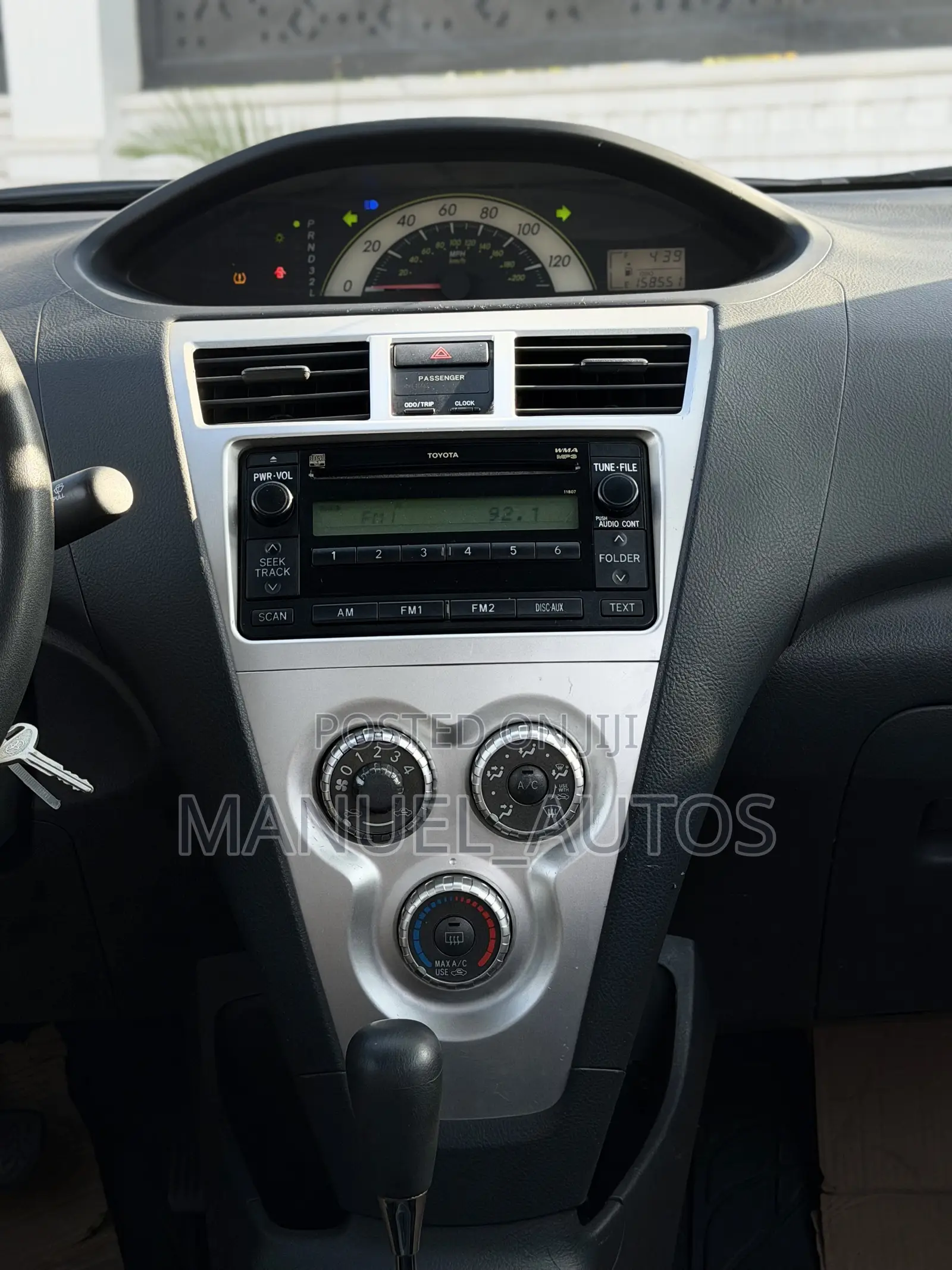 Toyota Yaris Base Sedan 4dr 2010 Silver