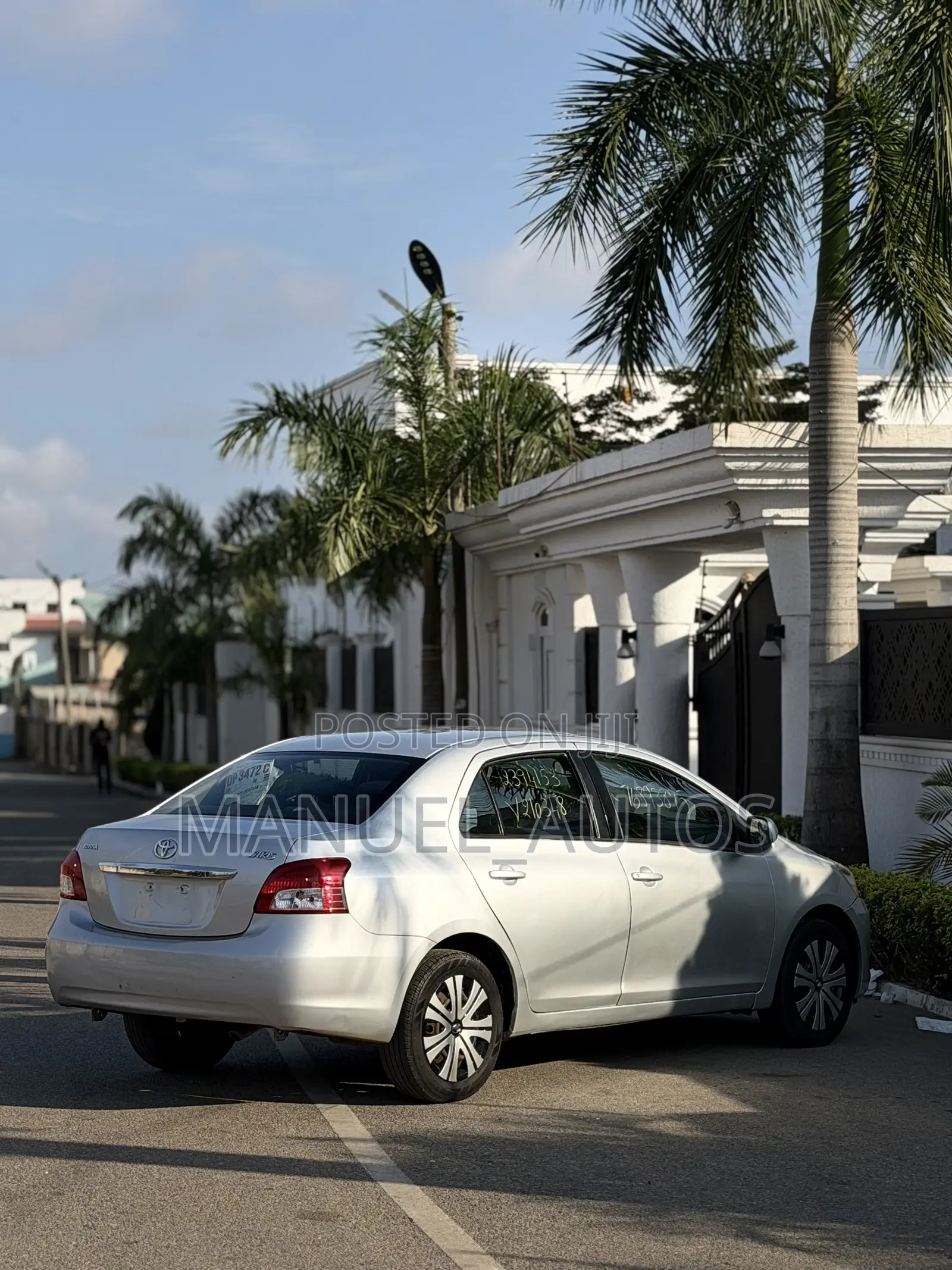 Toyota Yaris Base Sedan 4dr 2010 Silver