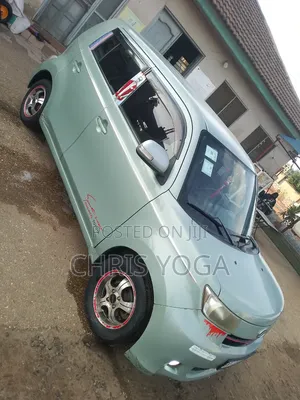 Toyota bB 2011 Green