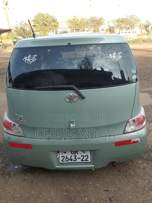 Toyota bB 2011 Green