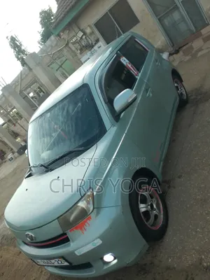 Toyota bB 2011 Green